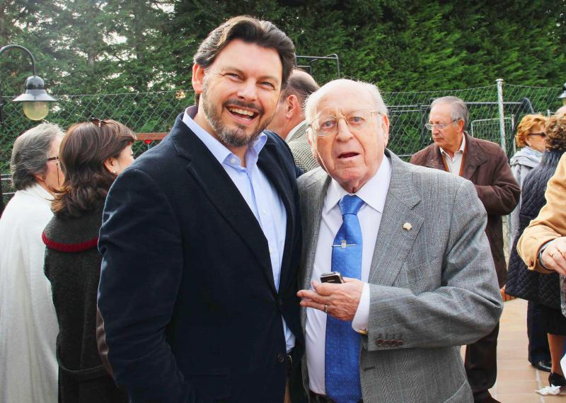 Enrique Santín (á dereita na imaxe) foi galardoado co Castiñeiro de Ouro