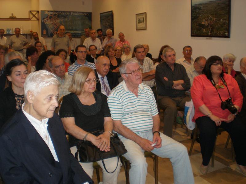 Imaxe da xuntanza de Miranda cos e coas representantes das entidades galegas participantes no 'Bos Aires celebra Galicia'