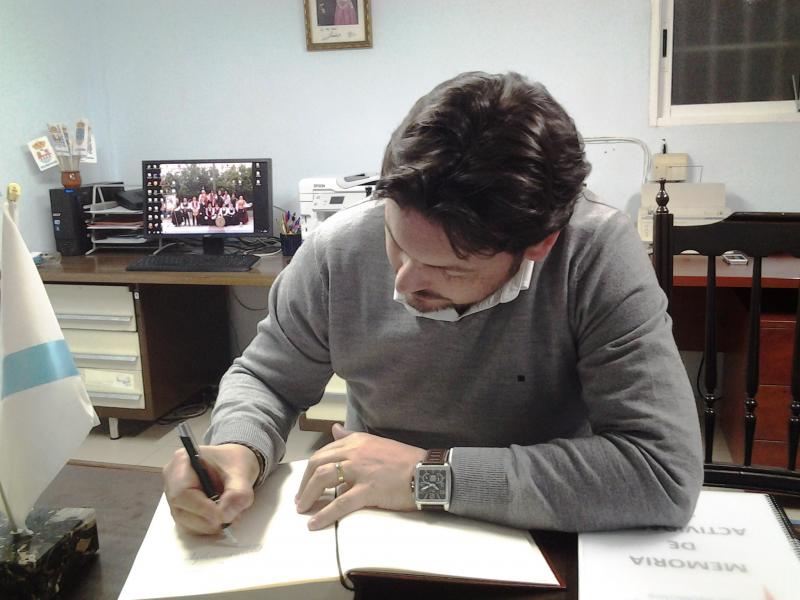 O secretario xeral da Emigración visitou as instalacións da comunidade galega nesta cidade madrileña, que entre as súas accións destaca polo labor divulgativo de Galicia nos colexios da localidade
