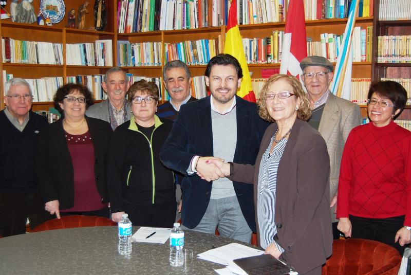 Imagen de la reunión del secretario xeral da Emigración con la colectividad gallega en el Club Hispano de Toronto, que preside la gallega Josefina Torre