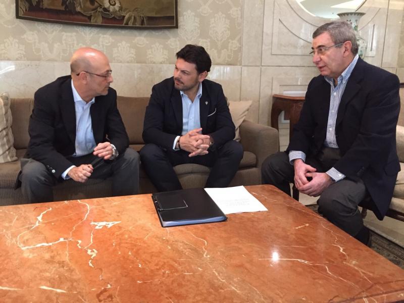 Antonio Casas (Secretario da Conselleria de MEYSS en Río) Antonio Rodríguez Miranda e Pablo Figueroa Conselleiro do MEYSS en Brasil