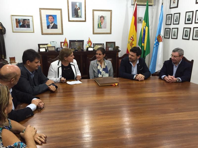 Reunión CRE. Antonio Casas (Secretario de Empleo e Seguridade Social), Alexandre Bouzon (Conselleiro), Mónica Gabriela Mosquera (Conselleira e Representante do Presidente ausente), Consul Xeral, Antonio Rodríguez Miranda e Pablo Figueroa