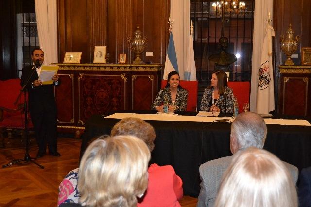 A presidenta do Parlamento de Galicia, durante o acto no que foi distinguida como 'Hóspede de Honra' do Parlamento da Cidade Autónoma de Bos Aires