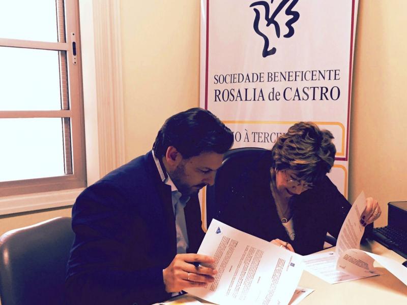 Imaxe da visita do secretario xeral da Emigración da Xunta de Galicia á Sociedade Beneficente Rosalía de Castro de Sâo Paulo 