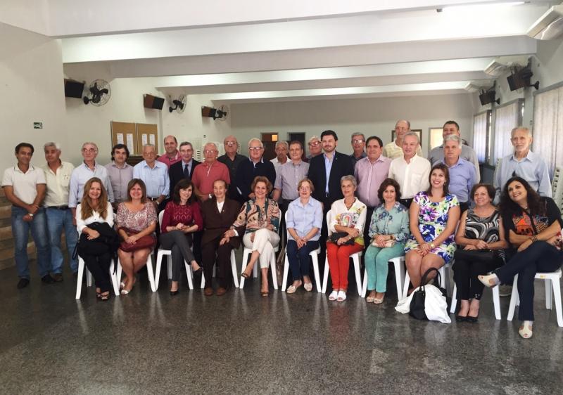 Miranda visitou a Sociedade de Socorros Mutuos e Beneficente Rosalía de Castro de Santos, onde asinou un convenio de colaboración