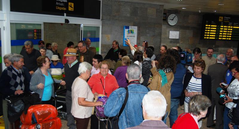A aeropuerto de Alvedro (A Coruña) llegaron las y los participantes de Argentina y Uruguay