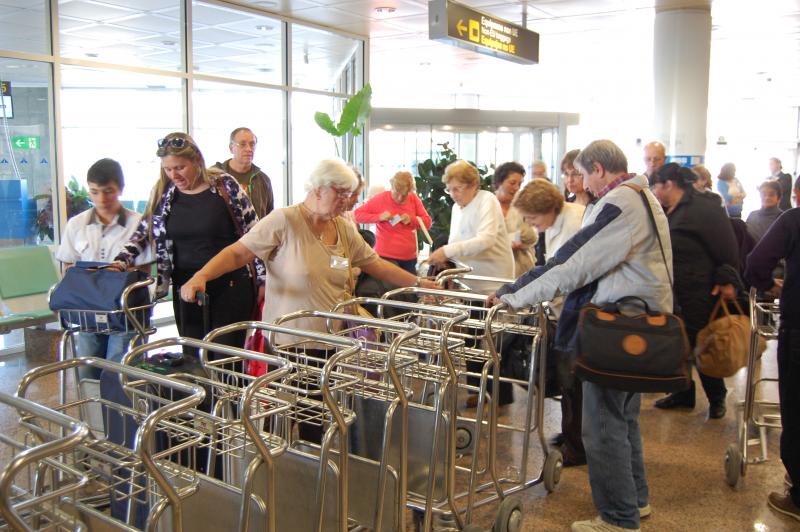 Imaxe da chegada das e dos participantes de Reencontros na Casa 2015, programa da Secretaría Xeral da Emigración