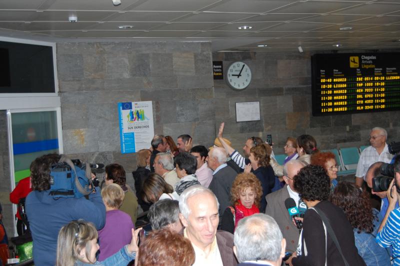 Imagen de la llegada de las y los participantes de Reencontros na Casa 2015, programa de la Secretaría Xeral da Emigración de la Xunta de Galicia