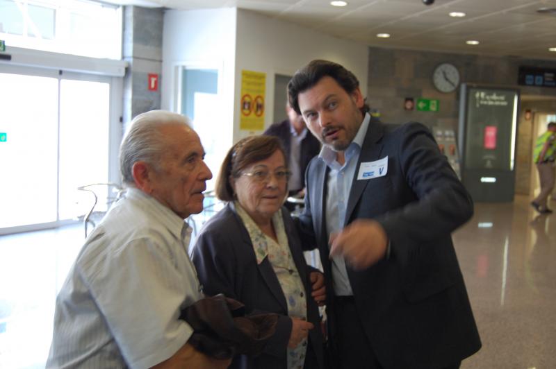 Imagen de la llegada de las y los participantes de Reencontros na Casa 2015, programa de la Secretaría Xeral da Emigración de la Xunta de Galicia