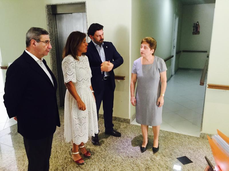 Foto de la visita de la conselleira de Traballo e Benestar y el secretario xeral da Emigración a Brasil