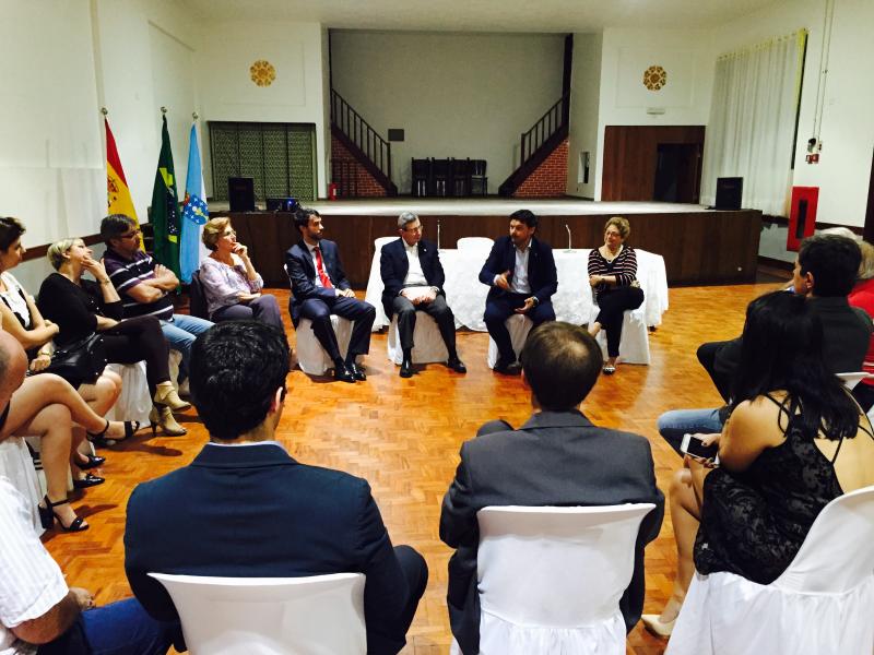 Imaxe do encontro que tivo lugar na Sociedade Hispano Brasileira de Socorros Mútuos e Instruҫão de São Paulo