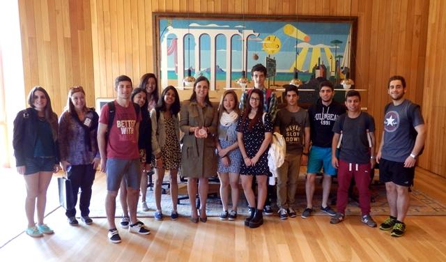 Os rapaces e rapazas do Santiago Apóstol foron recibidos pola presidenta do Parlamento na súa sede do Pazo do Hórreo (Santiago de Compostela)