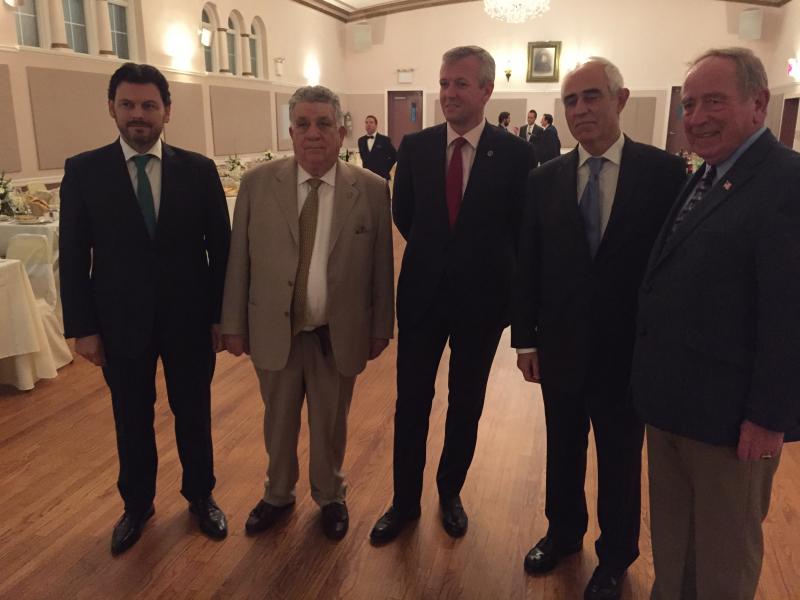 El vicepresidente de la Xunta, Alfonso Rueda, acompañado del secretario xeral da Emigración, Antonio Rodríguez Miranda, participaron ayer en los actos de celebración del 75 aniversario de la Casa de Galicia en Nueva York