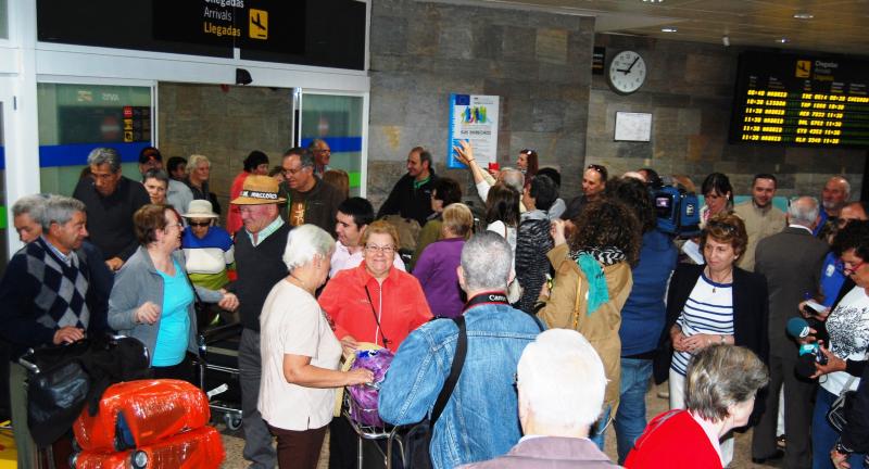 Foto de arquivo da chegada a Galicia das e dos participantes no 'Reencontros na casa 2015' da Secretaría Xeral da Emigración