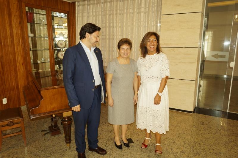 En la foto de archivo, Miranda, Regina Jallas y Beatriz Mato durante una visita institucional de la y el mandatario autonómicos a Brasil el pasado mes de julio En la foto de archivo, Miranda, Regina Jallas y Beatriz Mato durante una visita institucional de la y el mandatario autonómicos a Brasil el pasado mes de julio