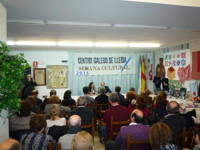 A presentación do nº 29 da revista 'Xurdimento' estivo a cargo de Mª Belén Iglesias Cortés, concelleira do concello de Ourense