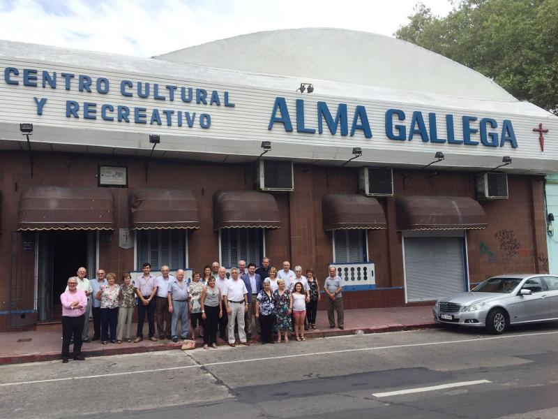 Miranda visitou o Centro Cultural e Recreativo 'Alma Gallega' e alí reuniuse con socios e socias e integrantes na nova Xunta Directiva