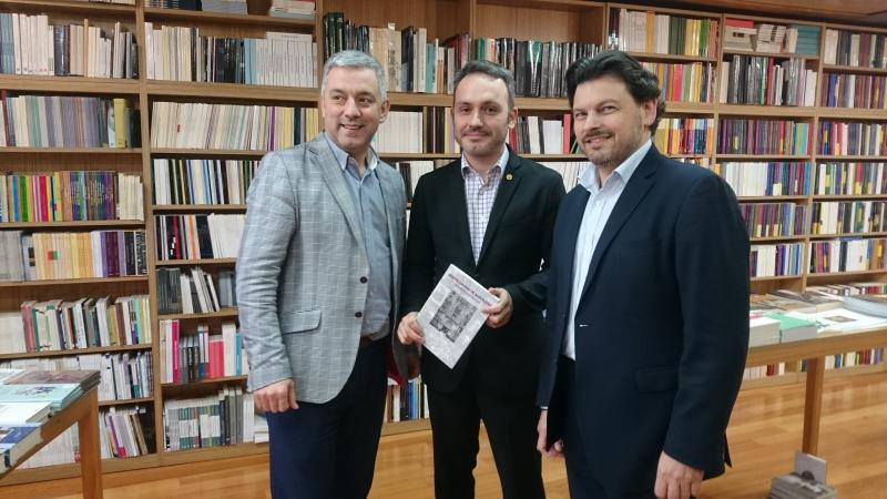Valentín García,  Manoel Carrete e Antonio Rodríguez Miranda durante a presentación do libro