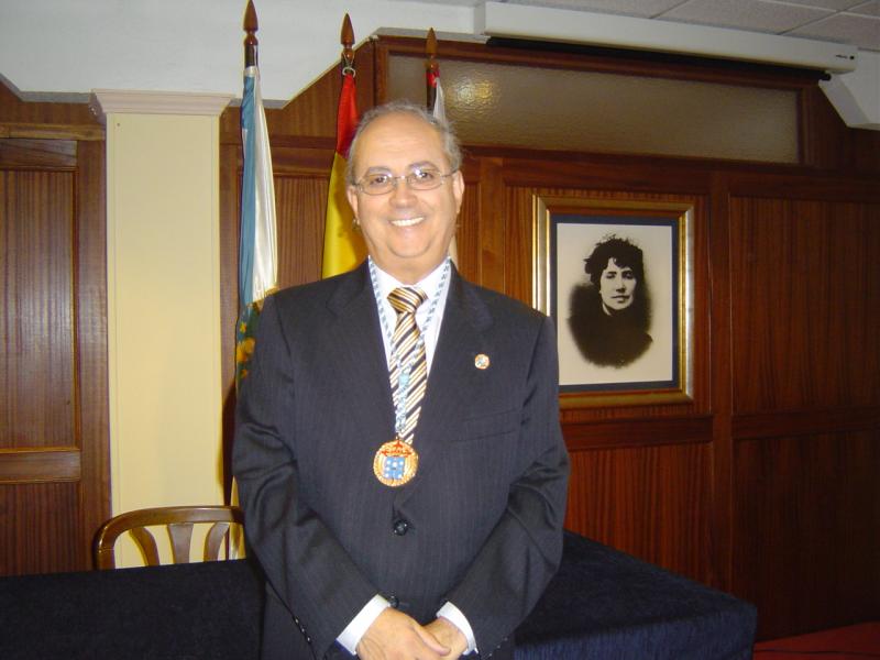 En la imagen, el presidente del Centro Gallego de la capital cántabra