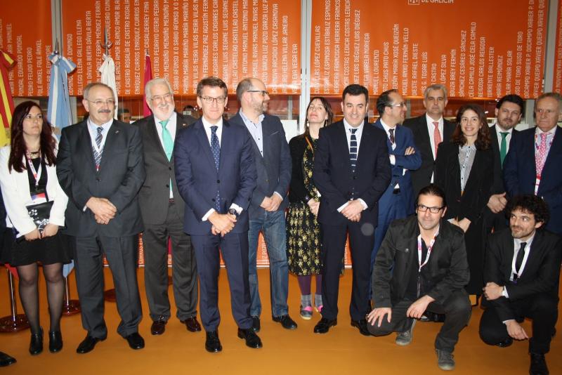 O titular do Goberno galego visitou o stand da Xunta de Galicia na Feira Internacional do Libro de Bos Aires