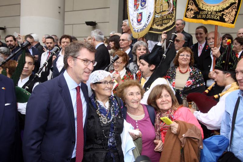 El titular de la Xunta asistió esta tarde a la celebración de la festividad 'Buenos Aires Celebra Galicia', que tuvo lugar en la avenida de Mayo de la capital argentina y en la que la colectividad gallega es la principal protagonista