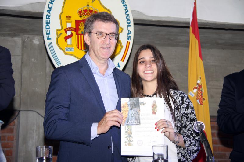 El presidente de la Xunta entregó las 'compostelas' a las chicas y chicos gallegos del Uruguai participantes en el programa 'Conecta con Galicia 2015' de la Secretaría Xeral da Emigración