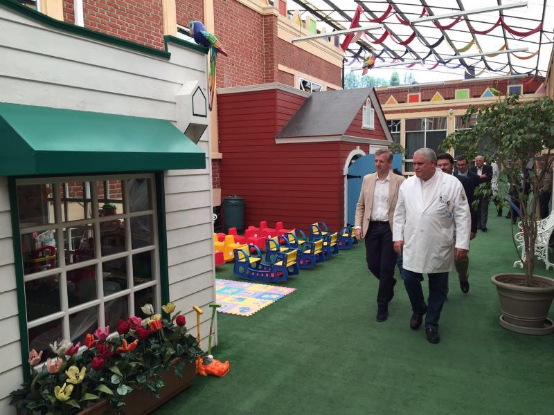 O vicepresidente da Xunta, Alfonso Rueda e o secretario xeral da Emigración, Antonio Rodríguez Miranda visitaron onte o Hospital Español de México