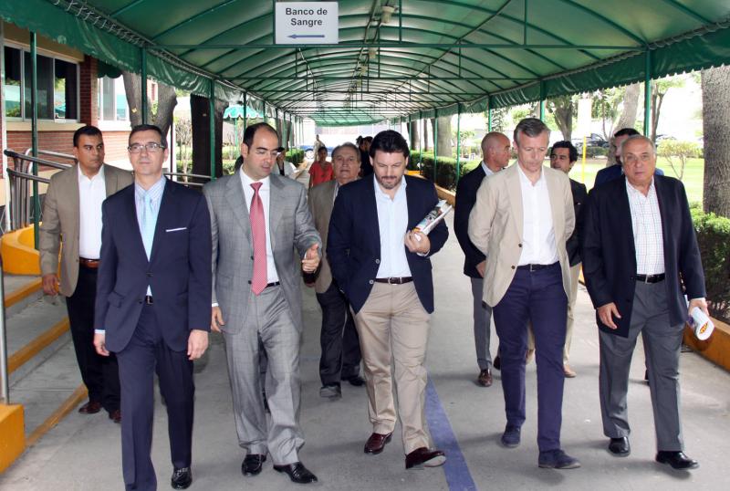 El vicepresidente de la Xunta, Alfonso Rueda y el secretario xeral da Emigración, Antonio Rodríguez Miranda visitaron ayer el Hospital Español de México