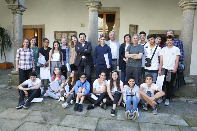 Imaxe do encontro desta tarde en Compostela cos rapaces e rapazas estudantes de galego no Cañada Blanch de Londres
