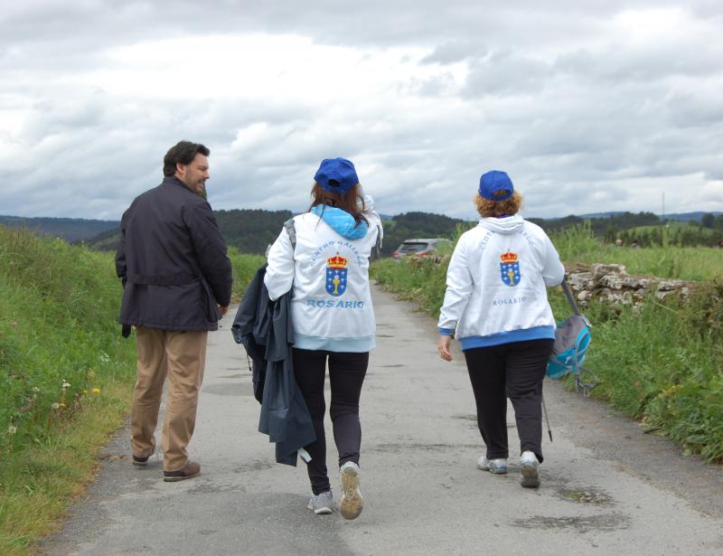 El secretario xeral da Emigración y el delegado de la Xunta de Galicia en Argentina y Uruguay acompañaron al grupo en un tramo del Camino cerca de Portomarín