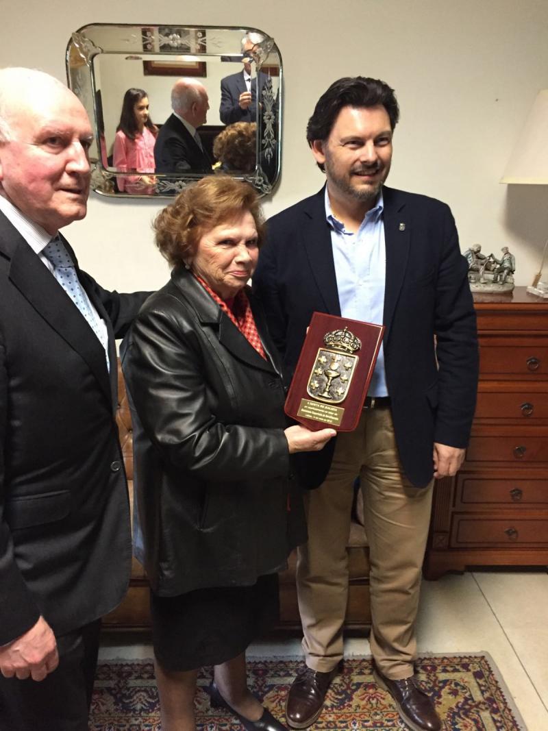 Antonio Rodríguez Miranda, secretario xeral da Emigración, durante su visita a la Sociedade Espanhola de Beneficencia de Lisboa
