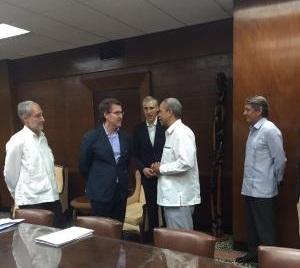 Imaxe da reunión celebrada na Habana entre o presidente da Xunta de Galicia e o viceministro primeiro do MINCEX cubano Imaxe da reunión celebrada na Habana entre o presidente da Xunta de Galicia e o viceministro primeiro do MINCEX cubano