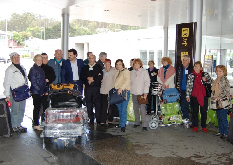 El secretario xeral da Emigración se acercó hasta los aeropuertos de A Coruña y Santiago a saudar persoalmente a las y los partipantes 
