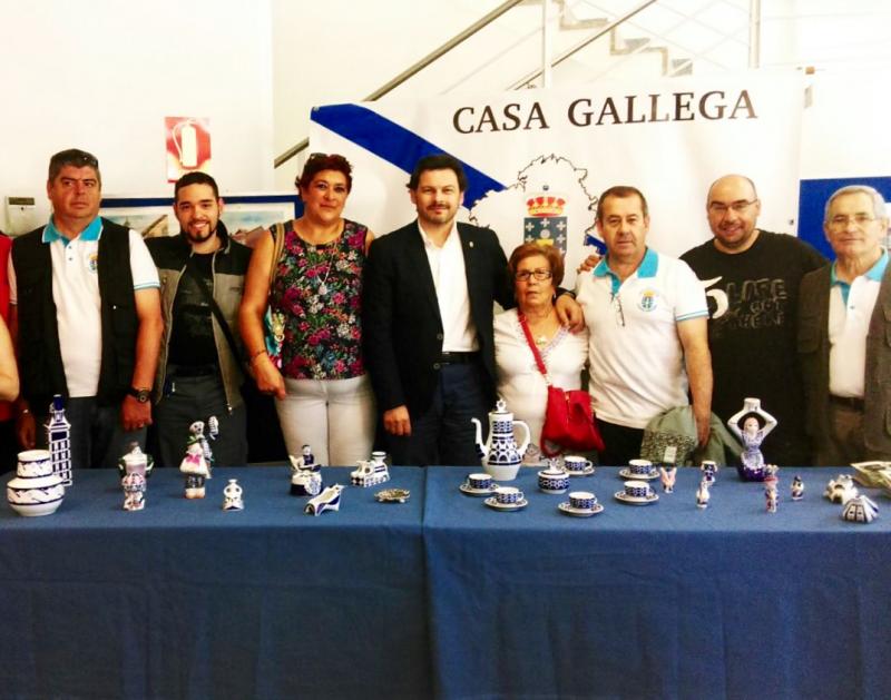 Miranda con socias e socios da Casa Galega de Fuenlabrada