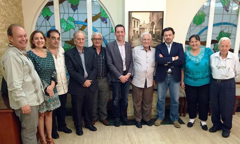 Imaxe da reunión do secretario xeral da Emigración cos e coas representantes das sociedades galegas na capital venezolana Imaxe da reunión do secretario xeral da Emigración cos e coas representantes das sociedades galegas na capital venezolana