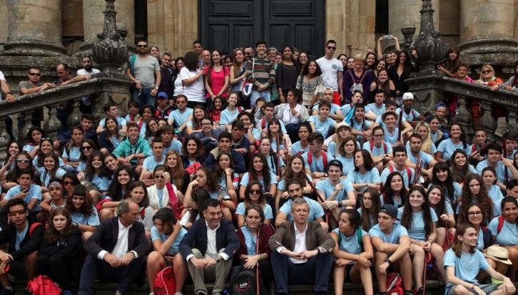 El vicepresidente y elconselleiro de Educación e Ordenación Universitaria de la Xunta de Galicia, esta mañana con las y los gallegos del exterior en el mosnasteior de San Martín Pinario (Santiago de Compostela)
