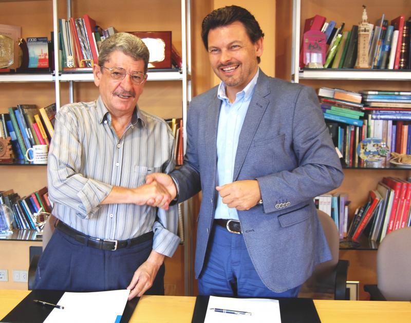 Antonio Rodríguez Miranda y Celso Dominguez Búa, esta mañana en Santiago de Compostela durante la firma del convenio 