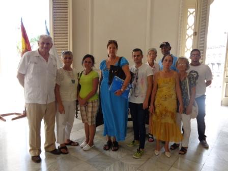 De esquerda a dereita: Celestino Raúl García Álvarez, presidente; María de los Ángeles Cabrera Martínez, secretaria social; Arelis Amor, vicesecretaria; Mercedes Yolanda Sánchez Montes, tesoureira; canda o resto de vogais da directiva