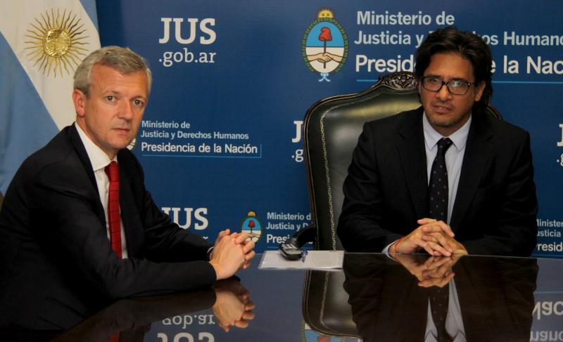 Alfonso Rueda e Germán Garavano, durante a xuntanza de traballo mantida onte en Bos Aires