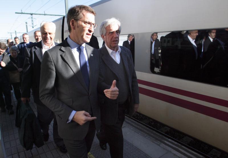 El presidente de la Xunta, Alberto Núñez Feijóo, recibió al presidente de la República Oriental del Uruguay, Tabaré Vázquez, a su llegada a la ciudad de Santiago de Compostela