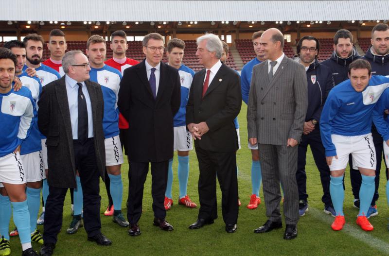 O presidente da Xunta, Alberto Núñez Feijóo, acompañou ao presidente da República Oriental do Uruguai, Tabaré Vázquez, a unha visita á Sociedade Deportiva Compostela