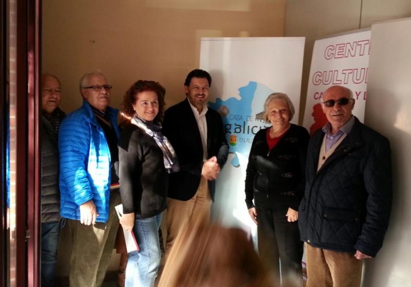 Miranda, con miembros de la Casa de Galicia en Alcorcón