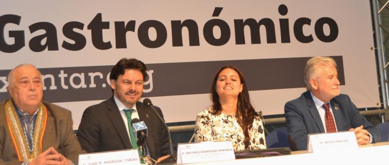 Á entrega dos premios asistiron, ademais do secretario xeral da Emigración, a delegada da Xunta en Ourense e o vicepresidente da Deputación Provincial ourensá 