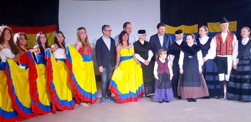 O secretario xeral da Emigración e mailo alcalde da localidade presidiron o evento organizado por Queixume dos Pinos e Alma Llanera.