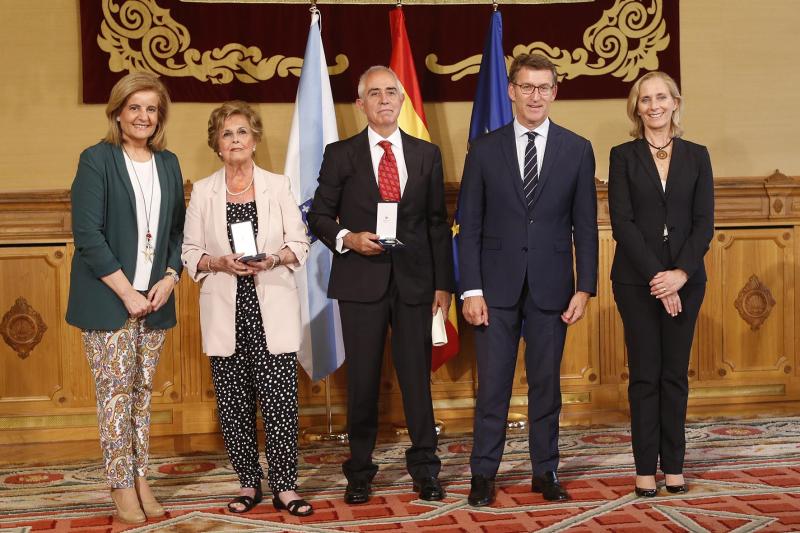 El presidente de la Xunta participó en la entrega de las Medallas de Honra de la Emigración a Fernando Amarillo de Castro y Aurelio Miras