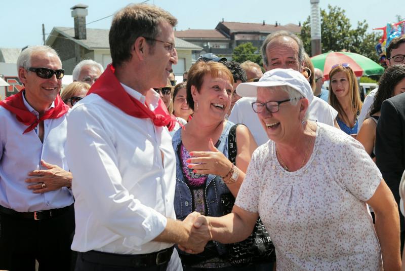 El presidente de la Xunta felicitó al Centro Galego de Nüremberg, un centro que celebra su 25 aniversario y que, al igual que Galicia, se hizo con la suma de identidades.