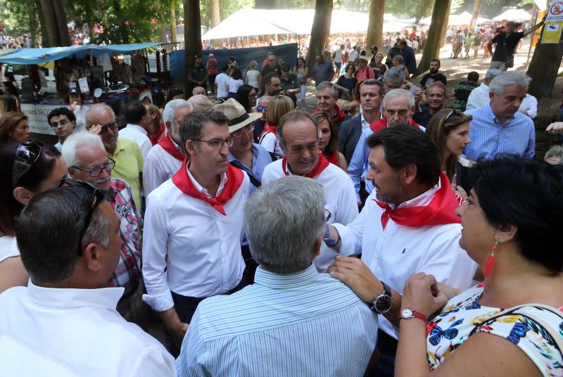 El presidente de la Xunta felicitó al Centro Galego de Nüremberg, un centro que celebra su 25 aniversario y que, al igual que Galicia, se hizo con la suma de identidades