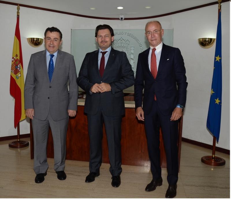 De esquerda a dereita: Fernando Brea (secretario xeral da Consellería Laboral  da Embaixada en Venezuela), Antonio Rguez. Miranda e Santiago Camba