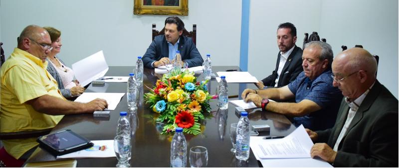 Imaxe da xuntanza de Miranda cos presidentes das comunidades galegas en Venezuela