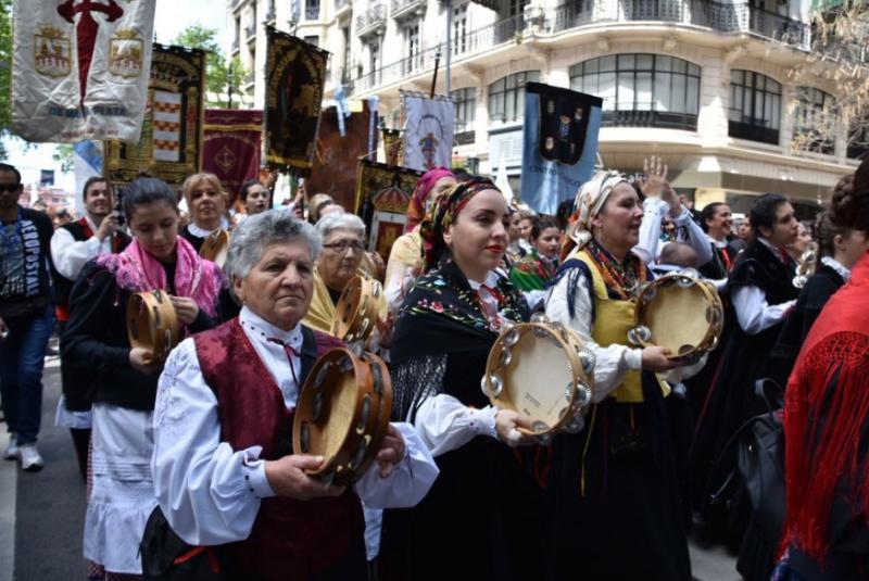 Miles de galegos e galegas congregáronse para celebrar os actos de conmemoración no que se fai un recoñecemento especial á comunidade galega asentada no país arxentino